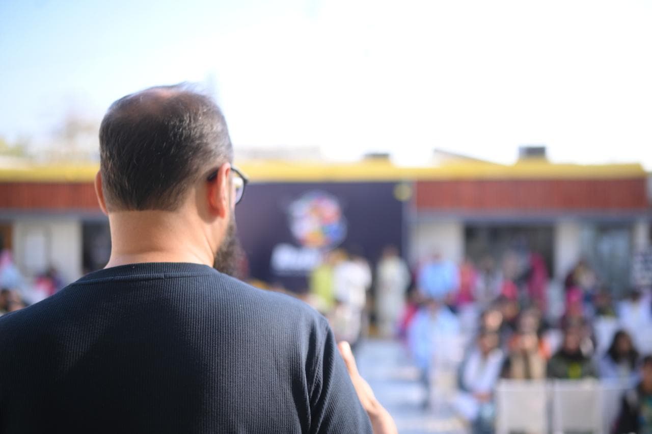 Shahab Yakoob teaching at a board